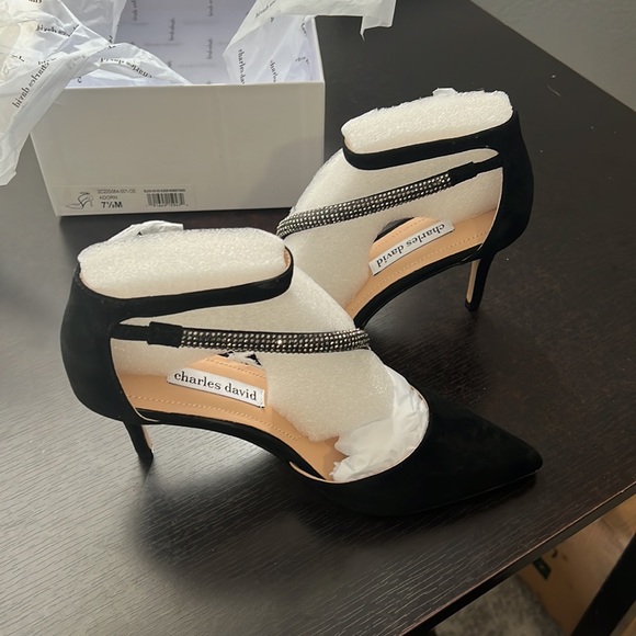 Charles David Women's Adorn Pointed Toe Pumps...MSRP $219 - Picture 6 of 6